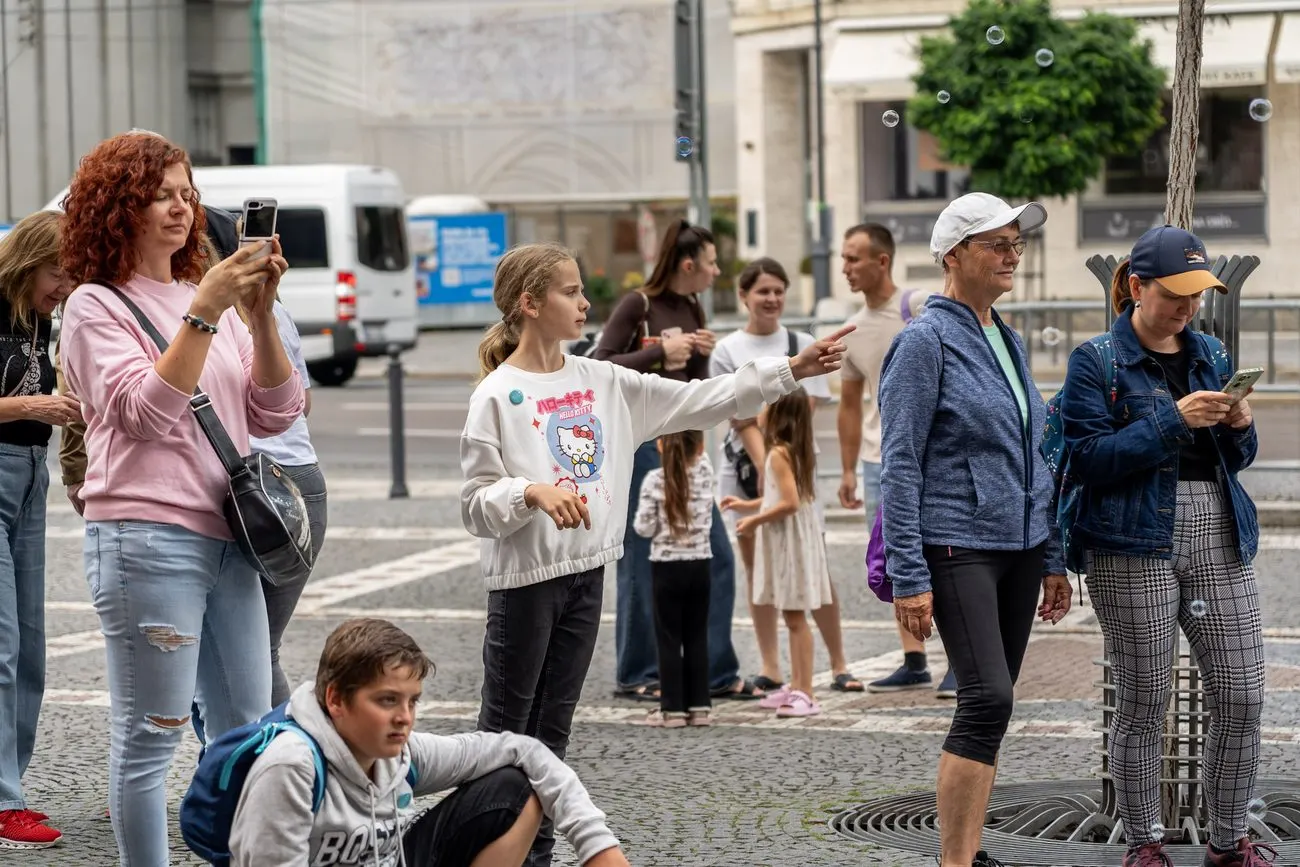 Pouliční akce a diváci u Everything Pardubice