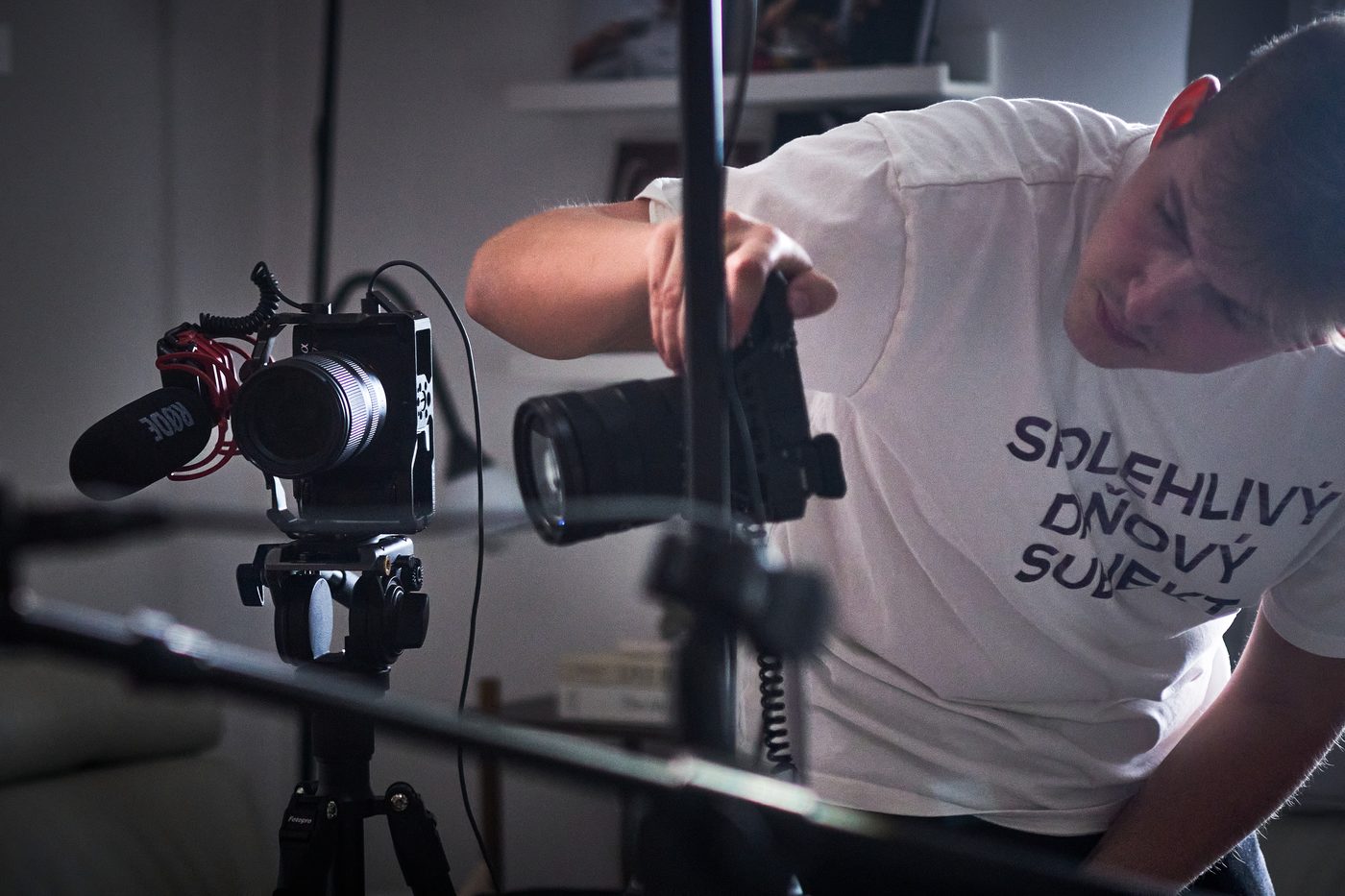 Kameraman u natáčecí techniky, zákulisí video produkce